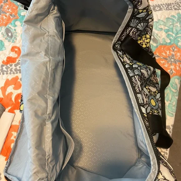 Vera Bradley duffel - Picture 5 of 7